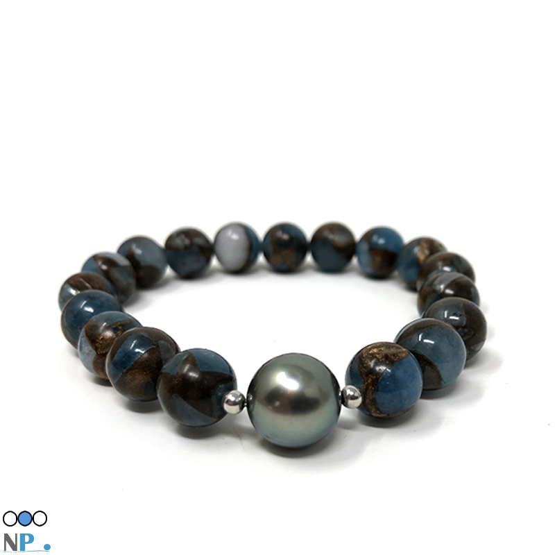 Bracelet de perles une perle de Tahiti de grand diametre avec un rang de pierres semi-precieuses polies en forme de Perle
